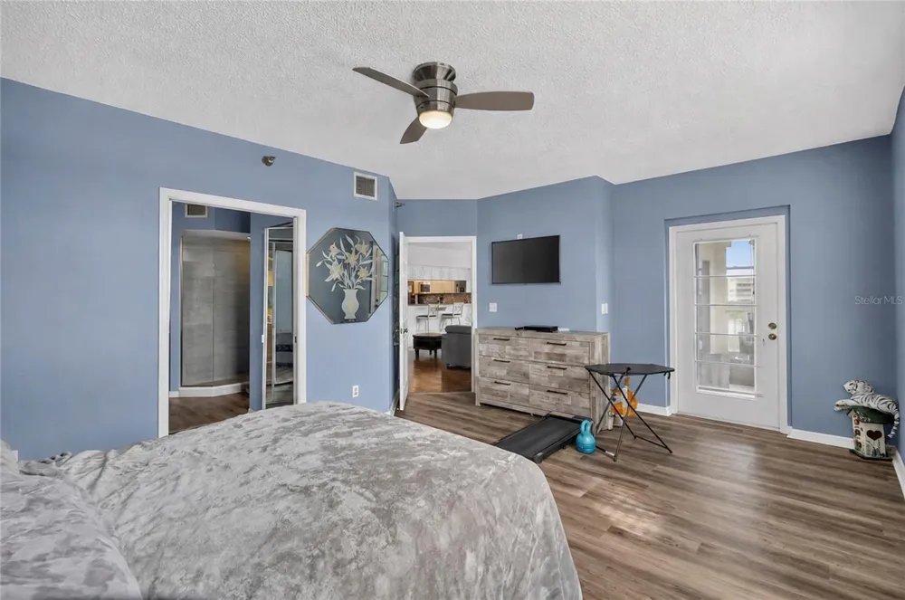6251 SHORELINE DRIVE #2301 Seminole, FL 33708