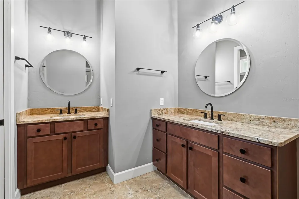 11042 NW 18TH ROAD Gainesville, FL 32606