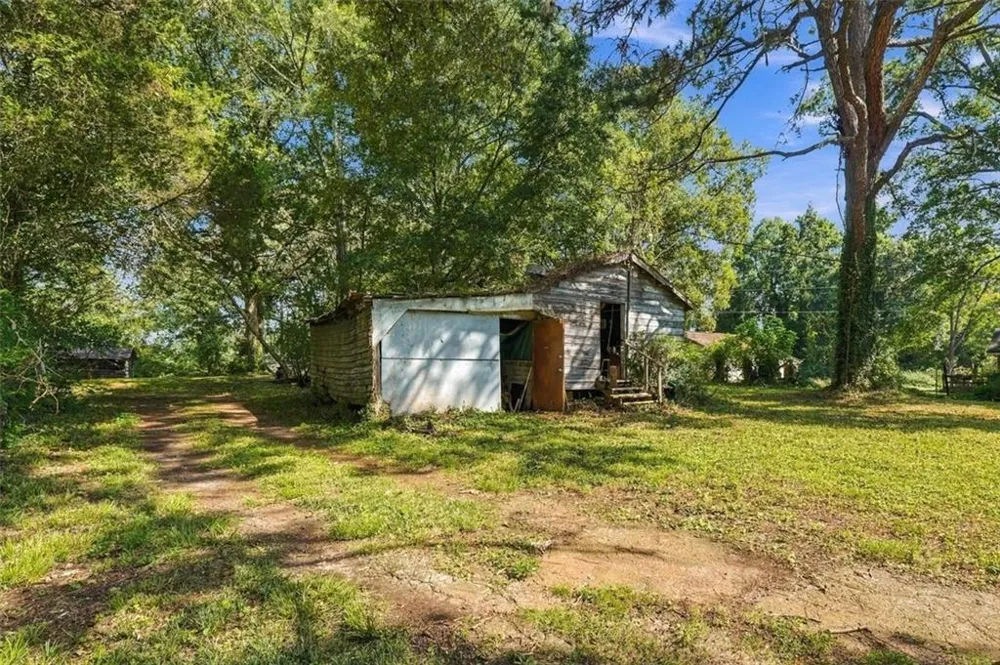 5884 Rockbridge Road Stone Mountain, GA 30087