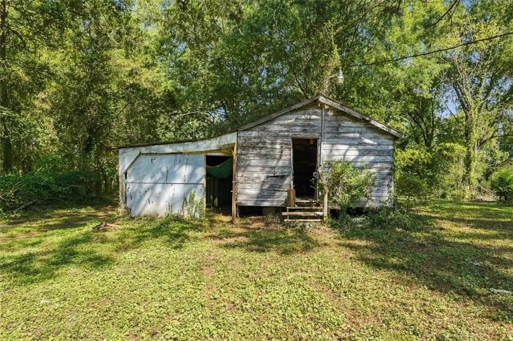 5884 Rockbridge Road Stone Mountain, GA 30087