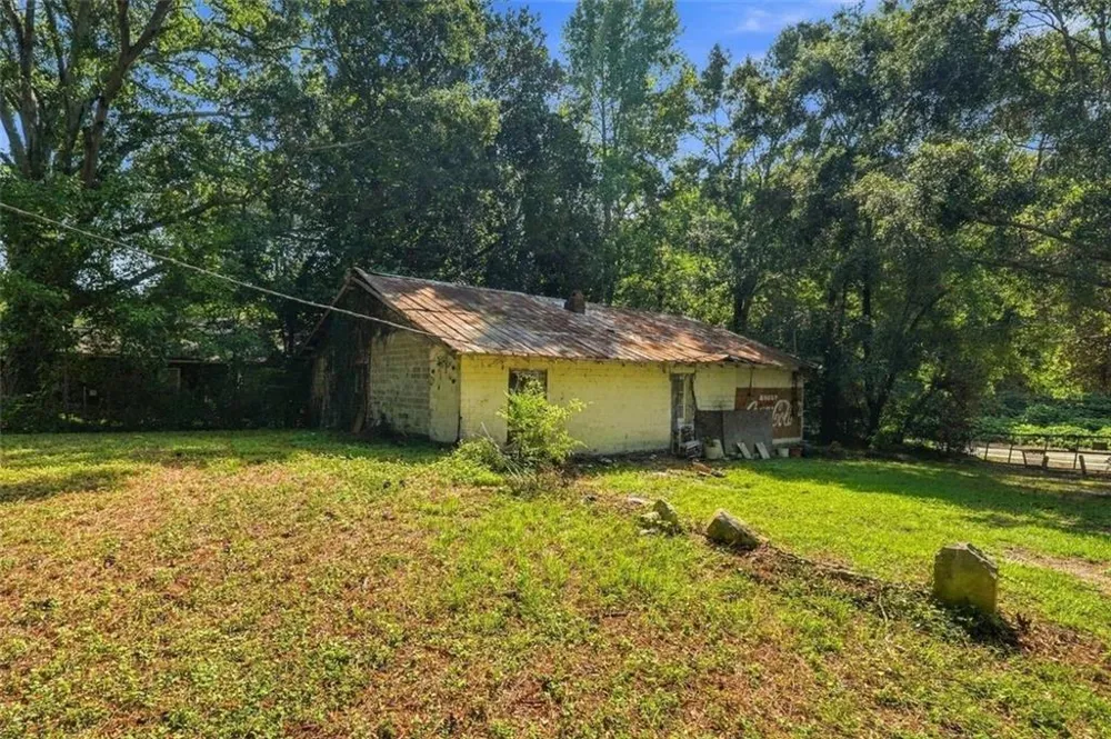 5884 Rockbridge Road Stone Mountain, GA 30087