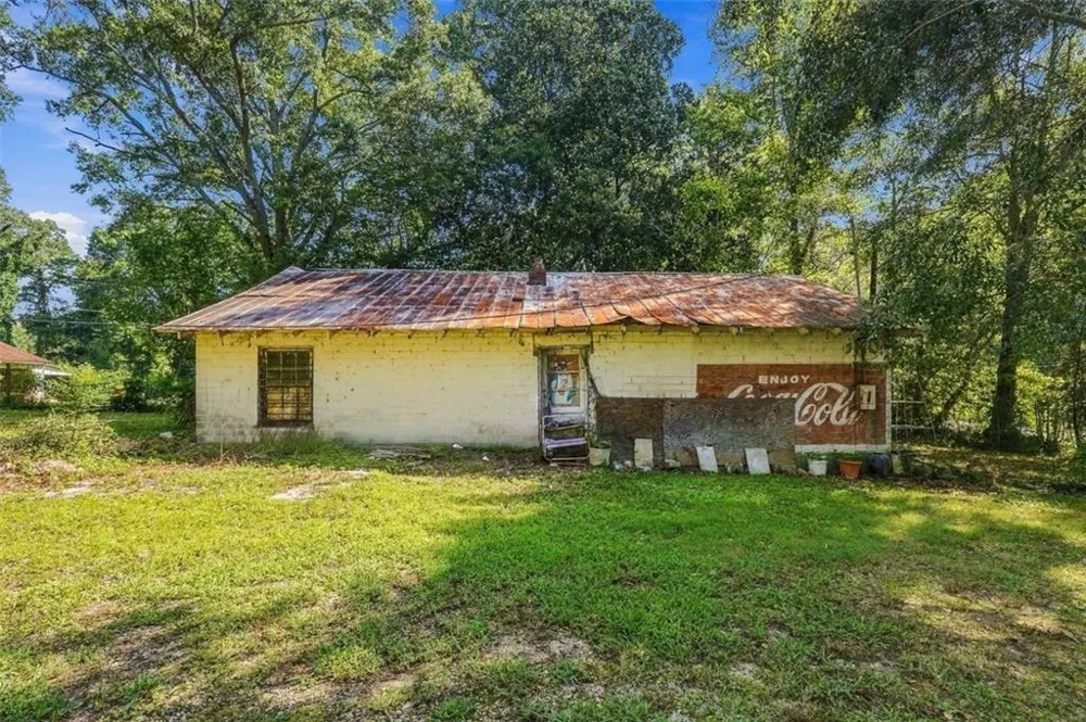 5884 Rockbridge Road Stone Mountain, GA 30087