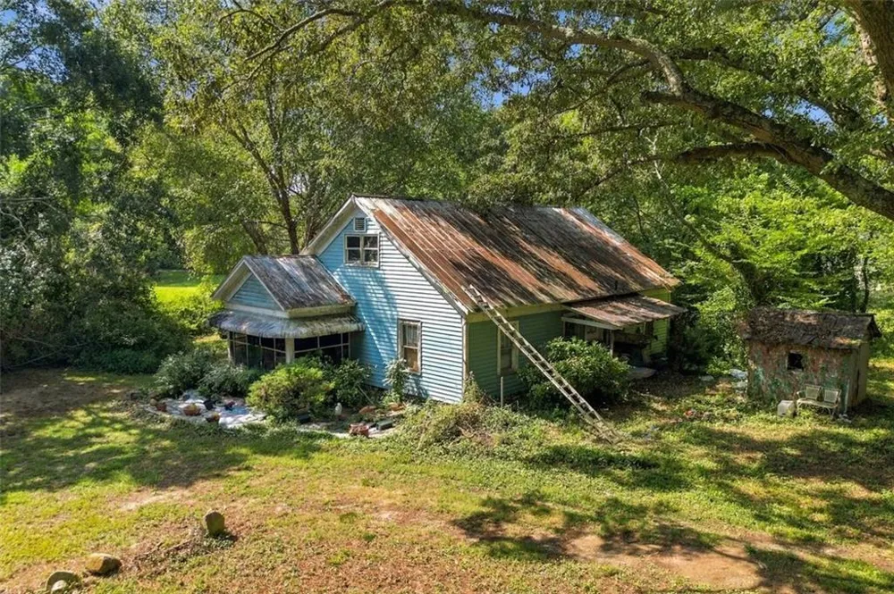 5884 Rockbridge Road Stone Mountain, GA 30087