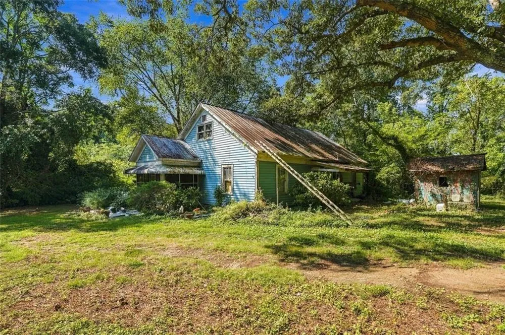 5884 Rockbridge Road Stone Mountain, GA 30087