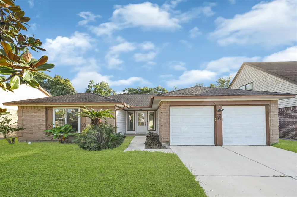 2239 Pilgrims Point Drive Friendswood, TX 77546