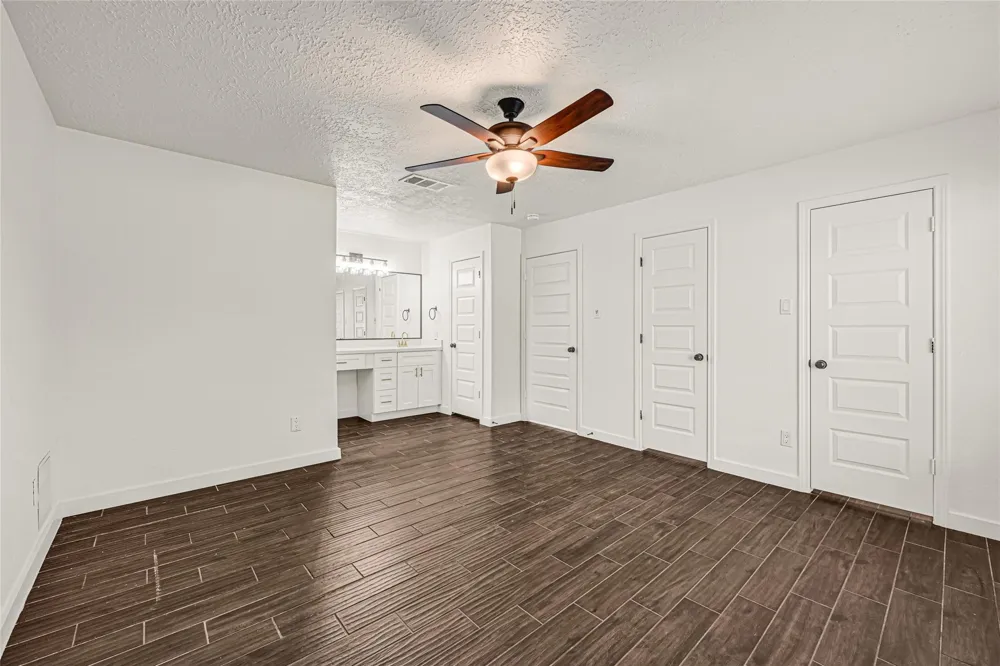 2239 Pilgrims Point Drive Friendswood, TX 77546