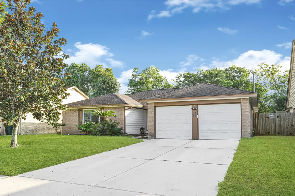 2239 Pilgrims Point Drive Friendswood, TX 77546