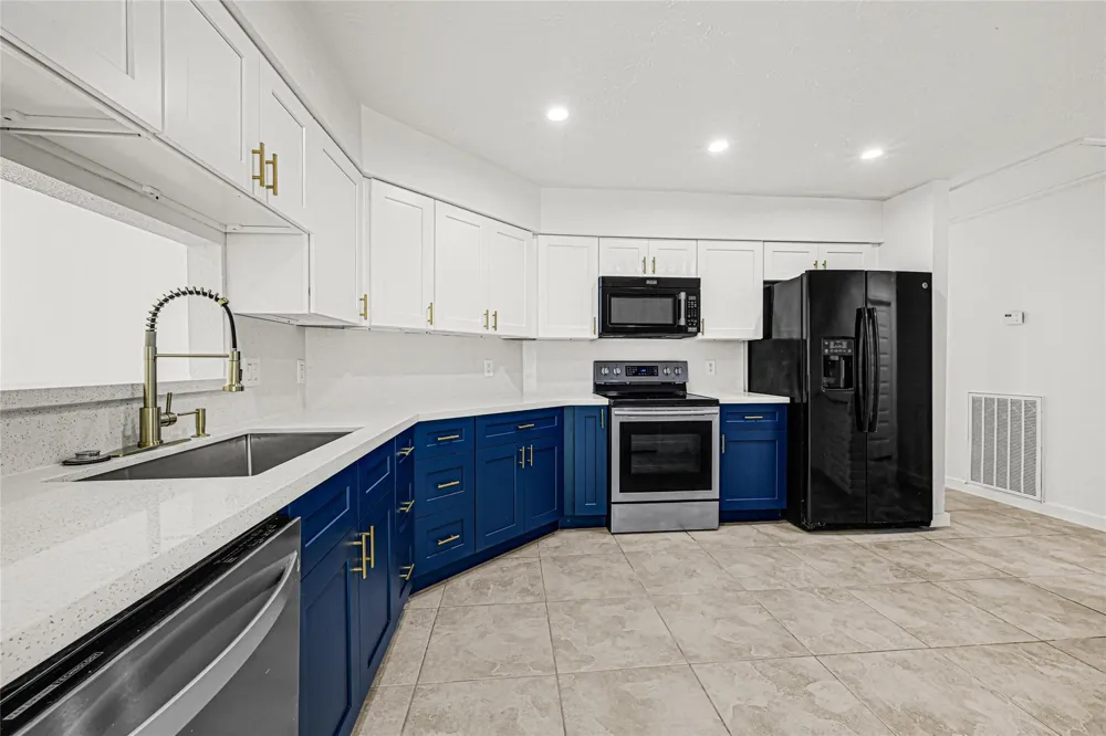 2239 Pilgrims Point Drive Friendswood, TX 77546