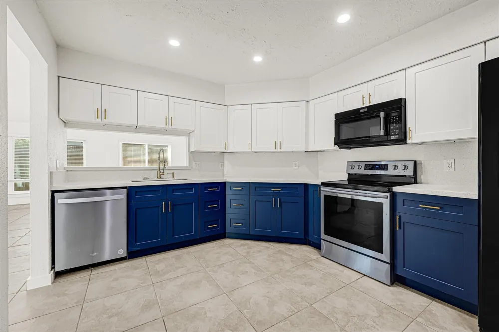 2239 Pilgrims Point Drive Friendswood, TX 77546