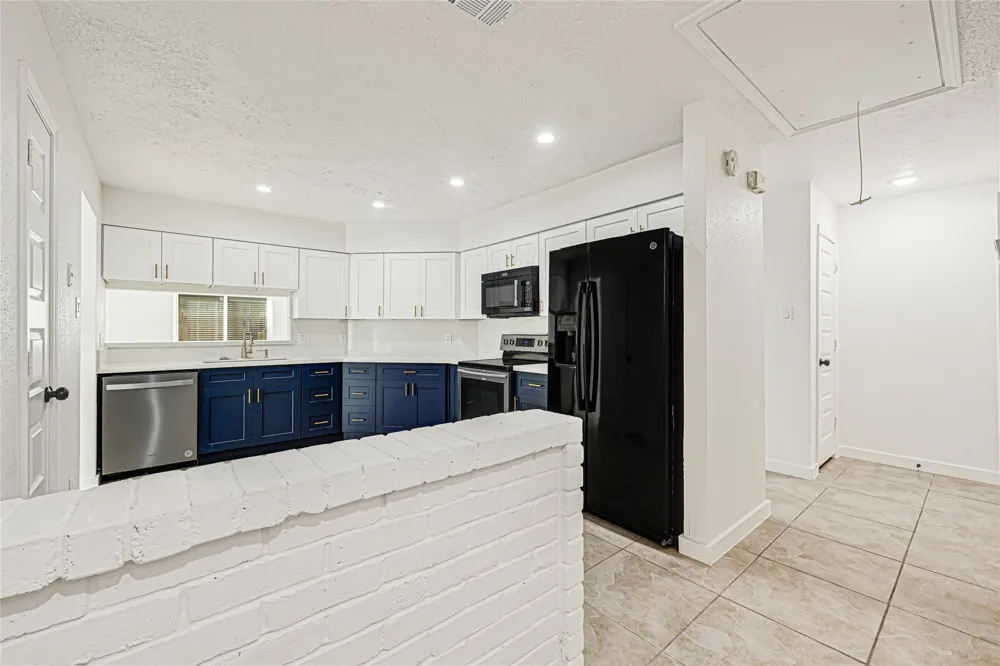 2239 Pilgrims Point Drive Friendswood, TX 77546