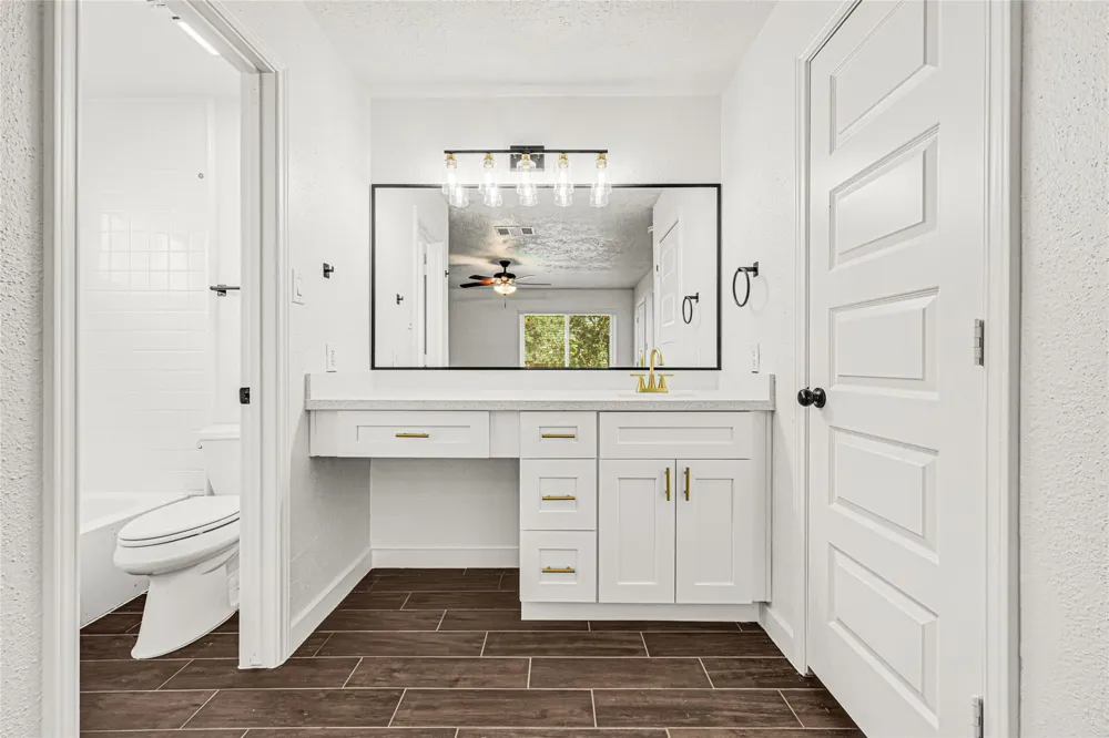 2239 Pilgrims Point Drive Friendswood, TX 77546