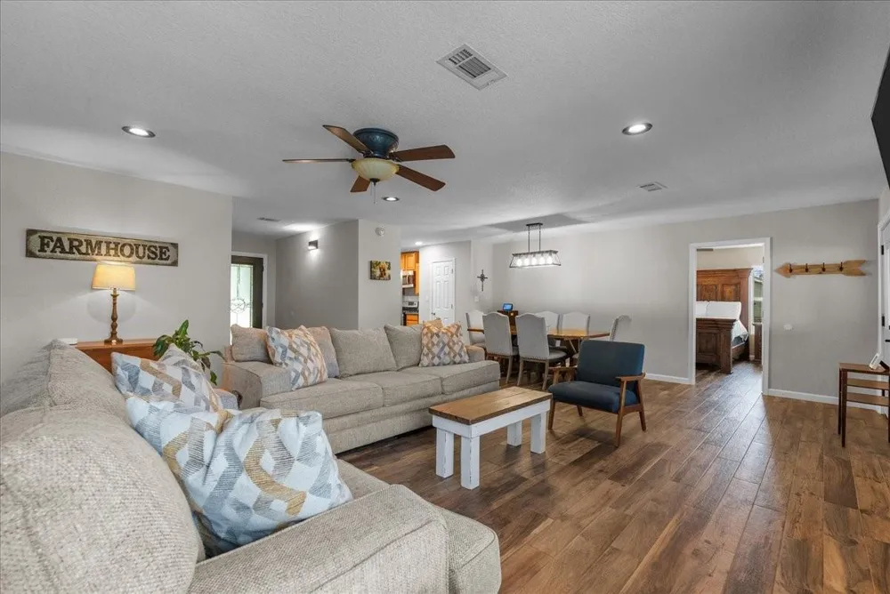 6727 Avenue C 1/2 Santa Fe, TX 77510