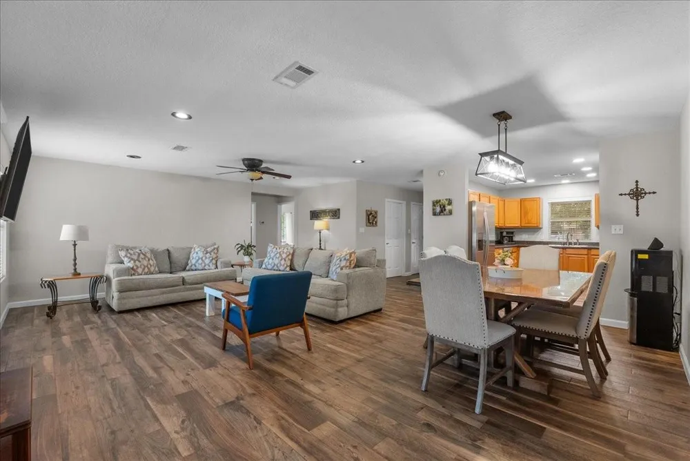 6727 Avenue C 1/2 Santa Fe, TX 77510