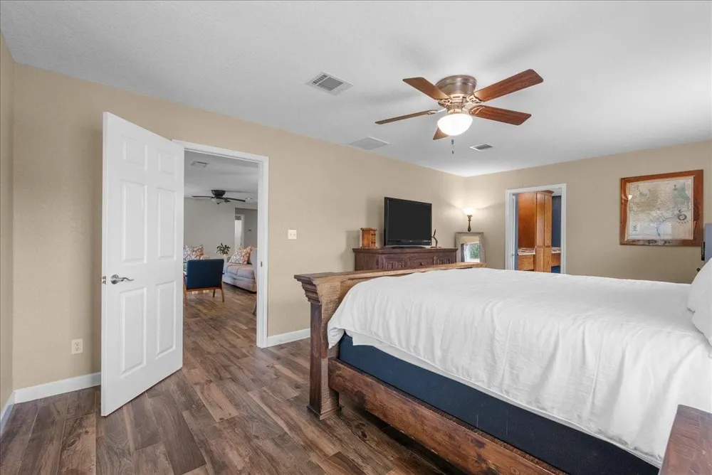 6727 Avenue C 1/2 Santa Fe, TX 77510