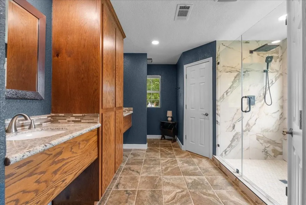 6727 Avenue C 1/2 Santa Fe, TX 77510