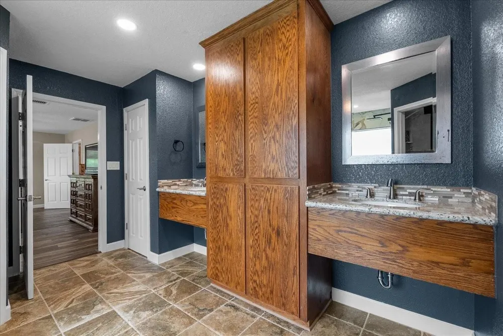 6727 Avenue C 1/2 Santa Fe, TX 77510