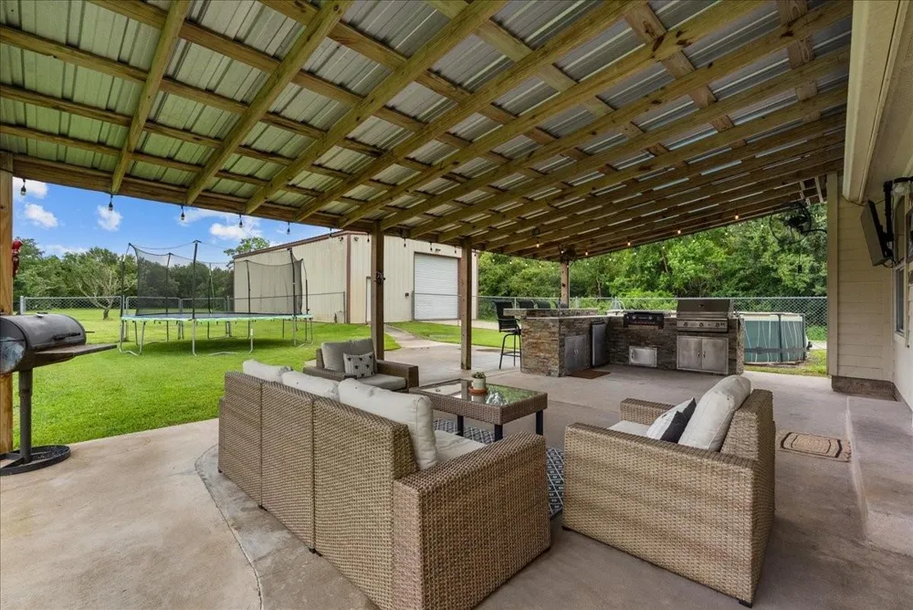 6727 Avenue C 1/2 Santa Fe, TX 77510