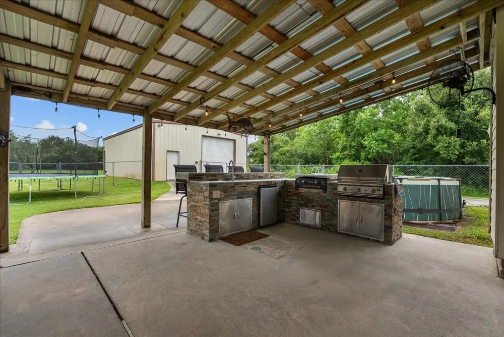 6727 Avenue C 1/2 Santa Fe, TX 77510