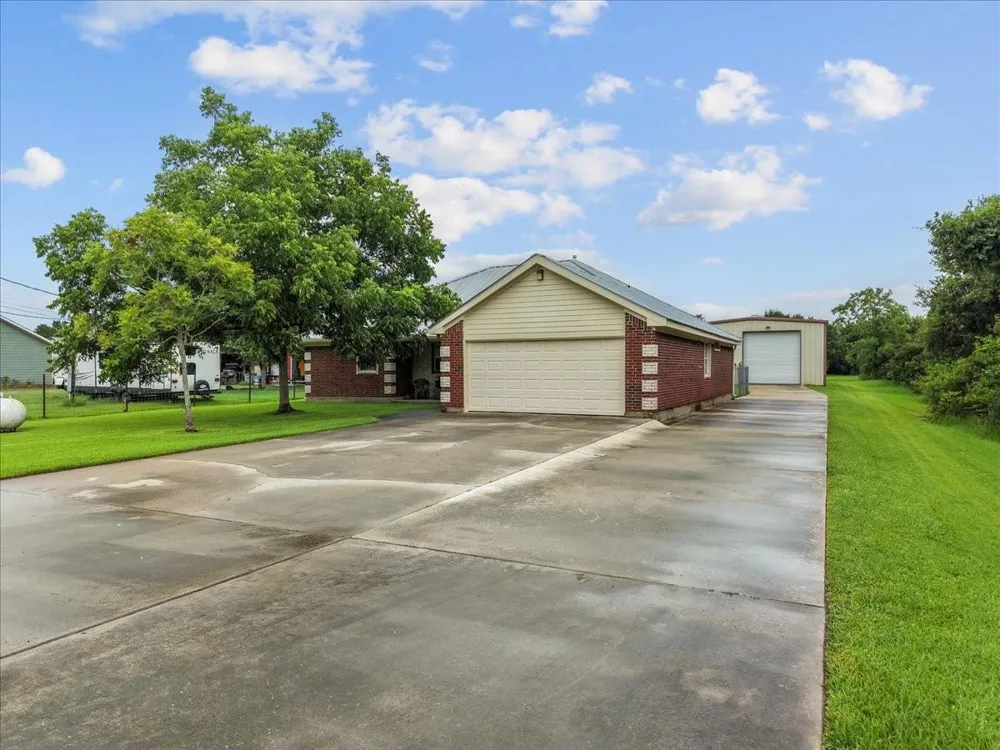 6727 Avenue C 1/2 Santa Fe, TX 77510