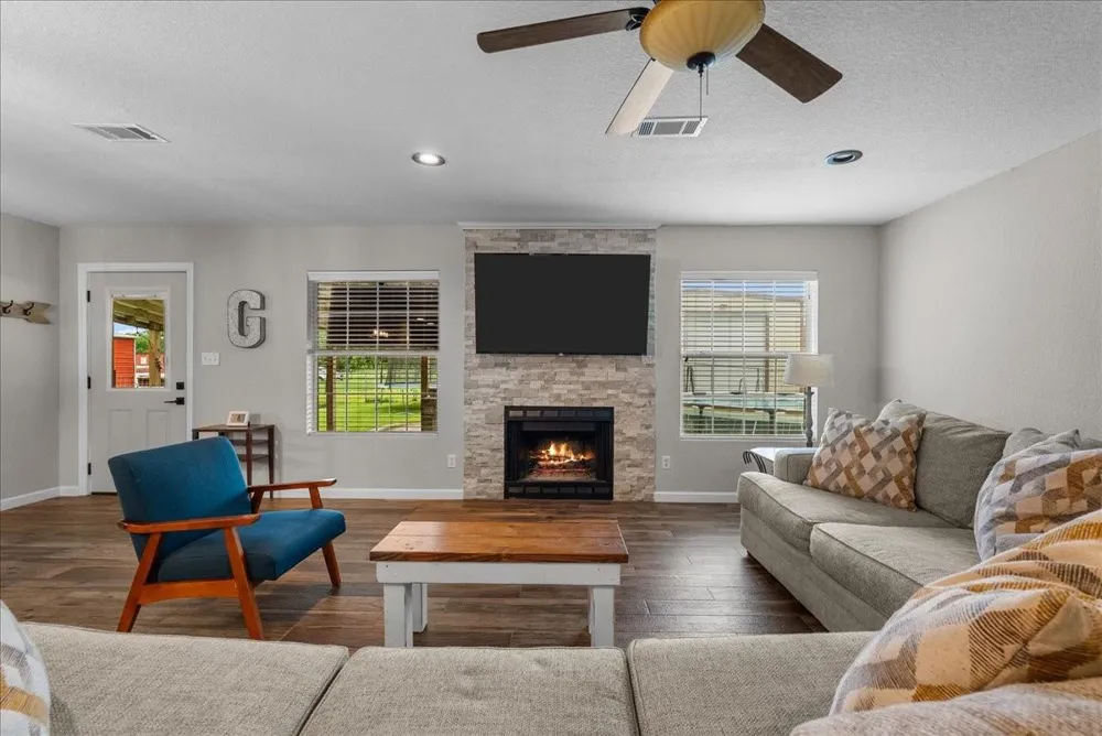 6727 Avenue C 1/2 Santa Fe, TX 77510