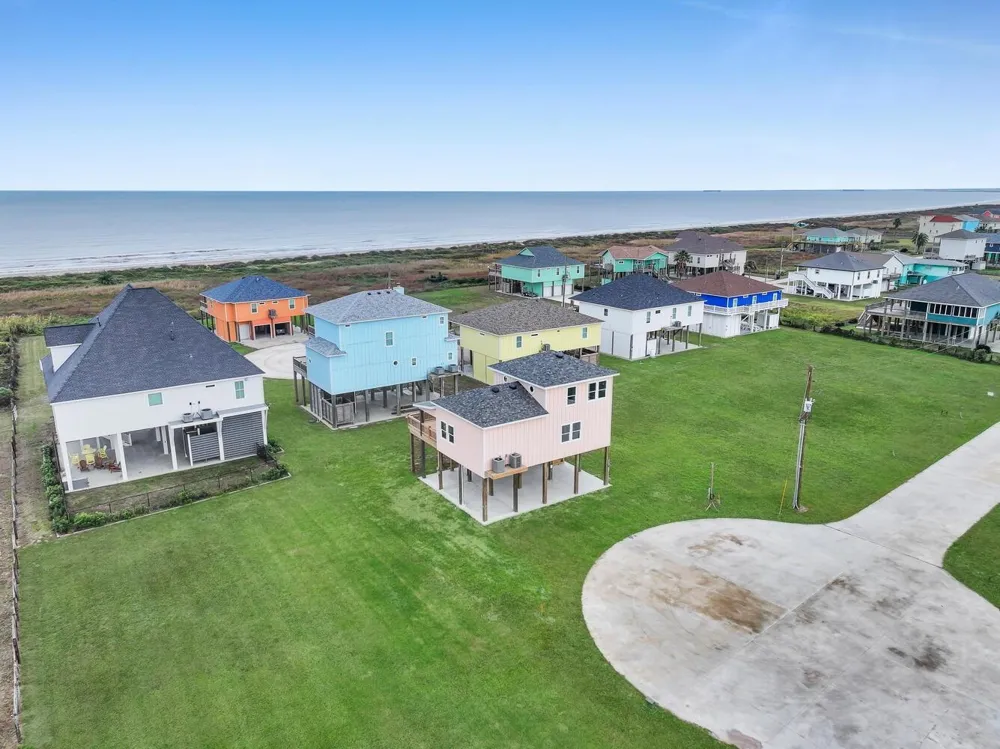 186 Ocean View Drive Crystal Beach, TX 77650