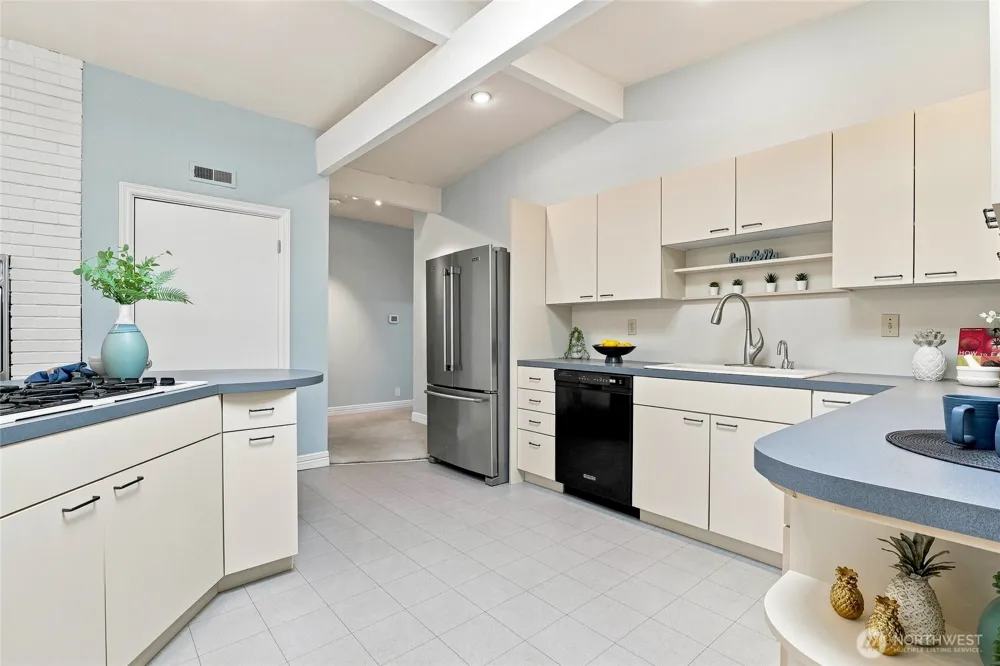 8218 SE 36th Street Mercer Island, WA 98040
