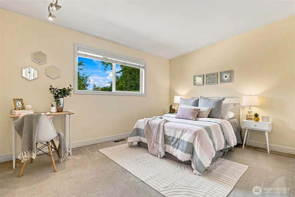 8218 SE 36th Street Mercer Island, WA 98040