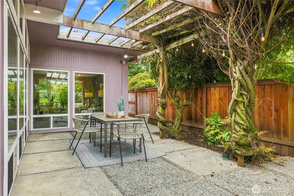 8218 SE 36th Street Mercer Island, WA 98040