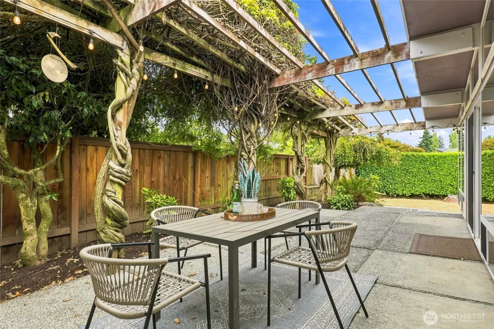 8218 SE 36th Street Mercer Island, WA 98040