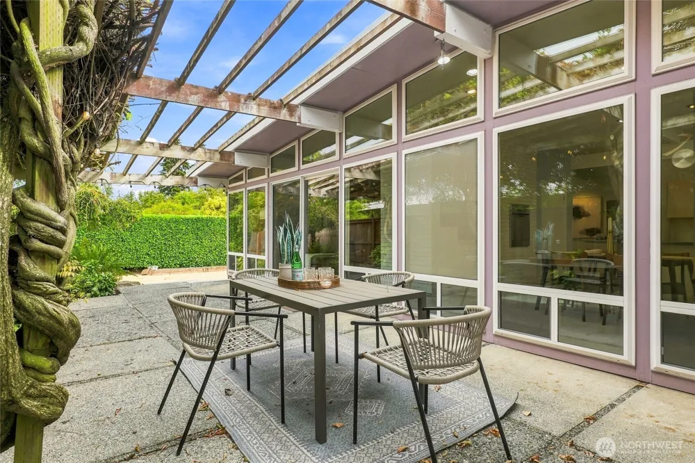 8218 SE 36th Street Mercer Island, WA 98040