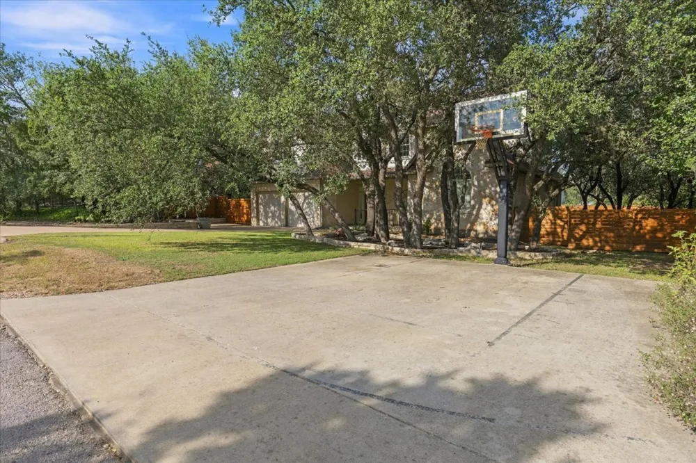 811 Presa Arriba Road Austin, TX 78733