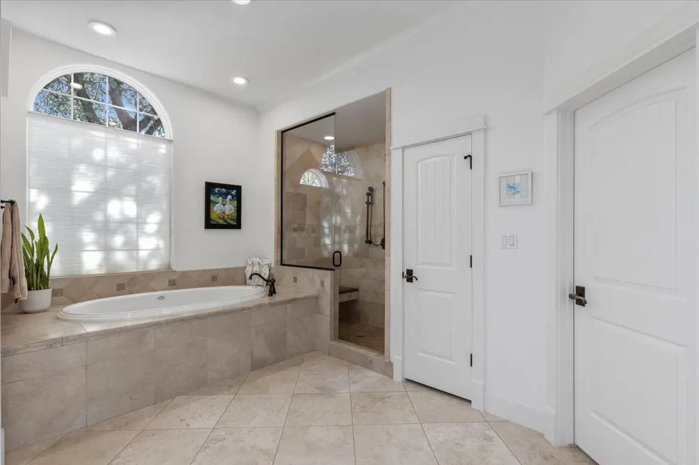811 Presa Arriba Road Austin, TX 78733