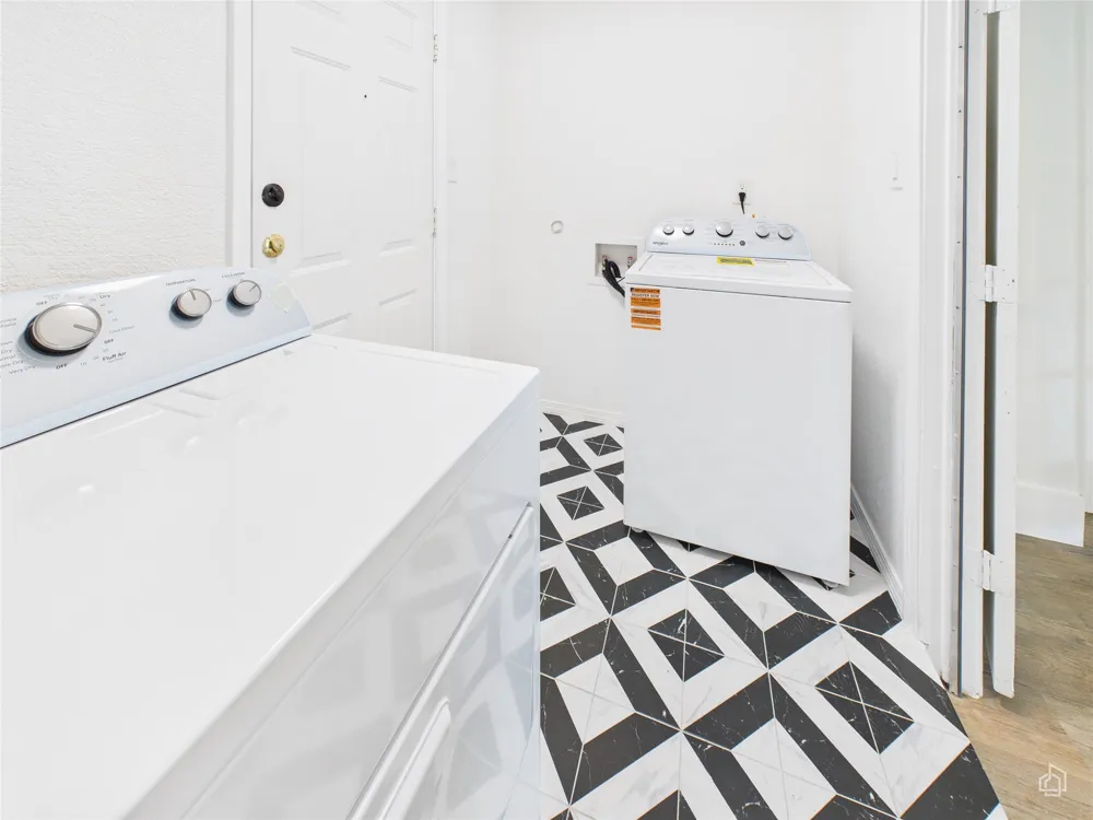 5809 Glenhollow Path Austin, TX 78745