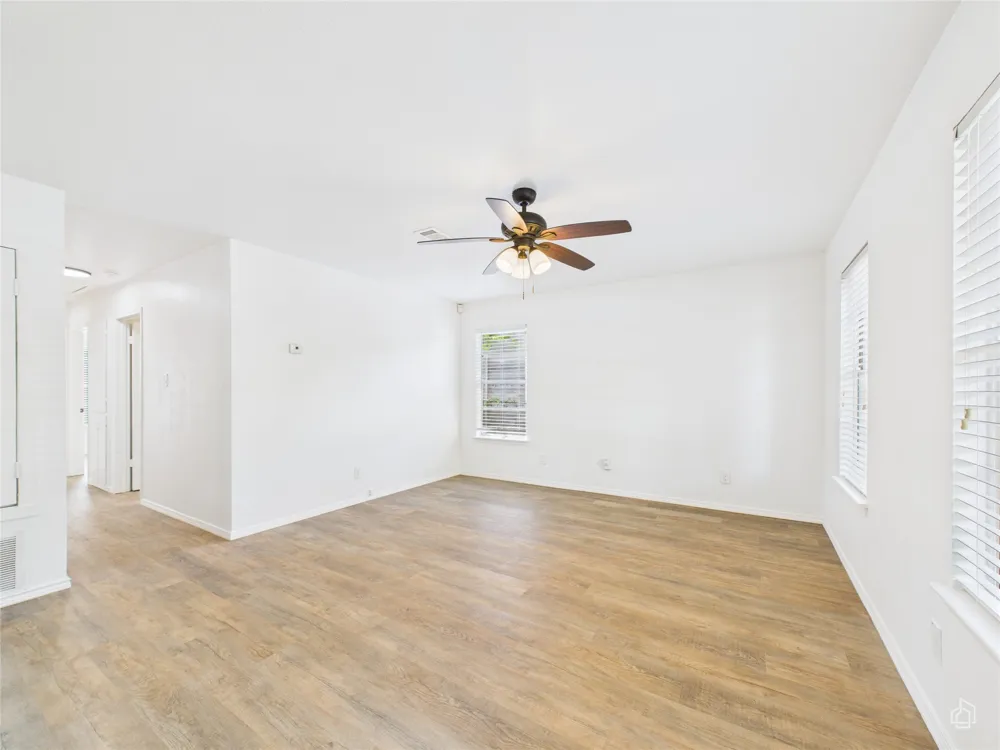 5809 Glenhollow Path Austin, TX 78745