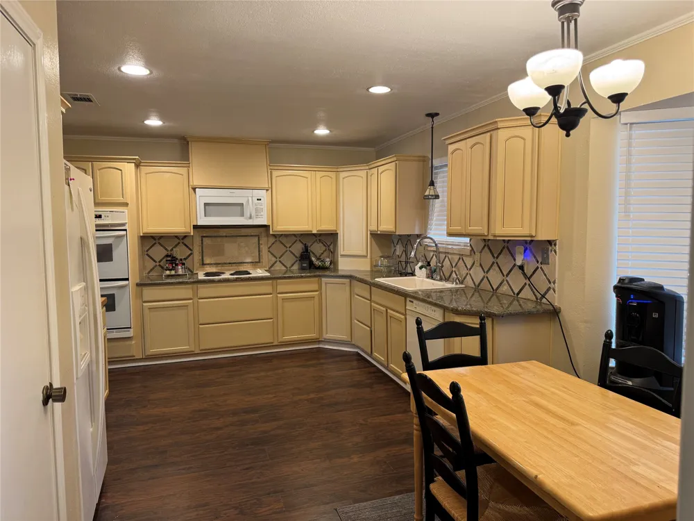 428 River Oaks Lane Richardson, TX 75081