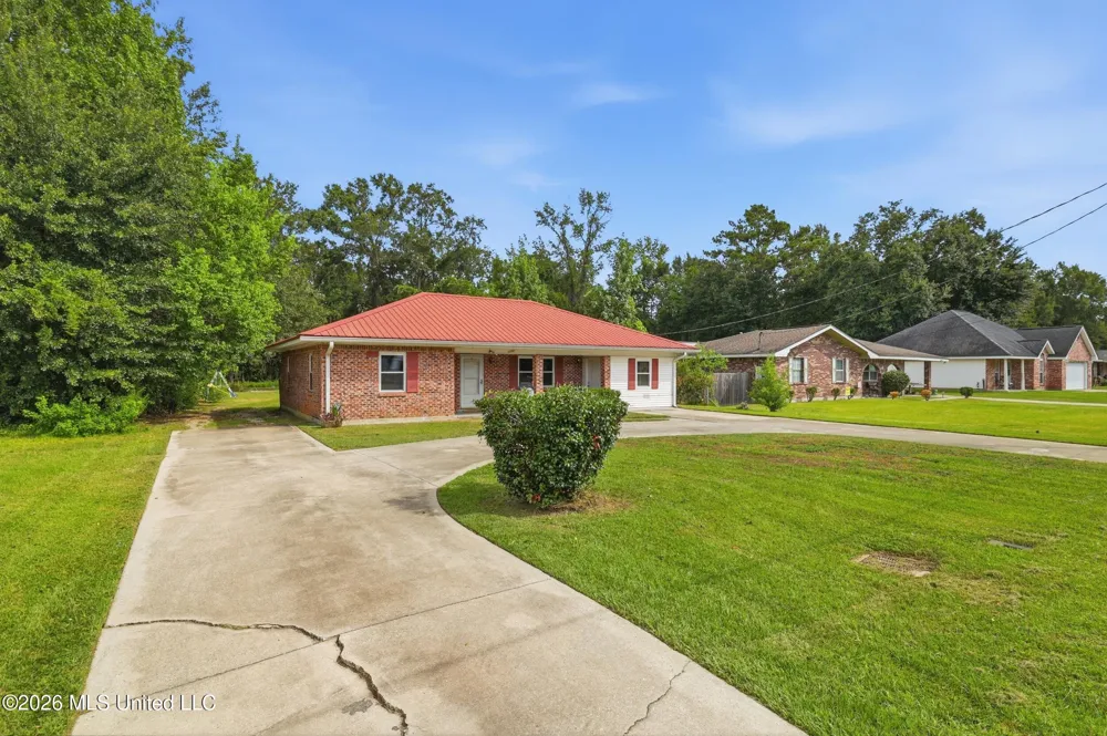 1102 Jackson Landing Road Picayune, MS 39466