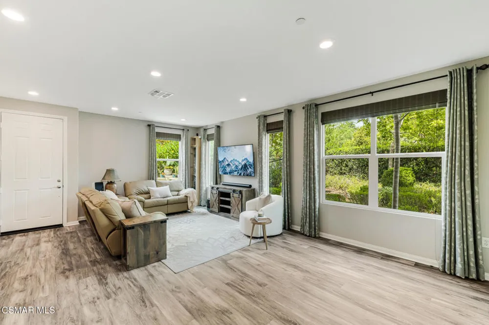697 Camino Tierra Santa Camarillo, CA 93010
