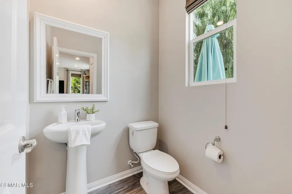 697 Camino Tierra Santa Camarillo, CA 93010