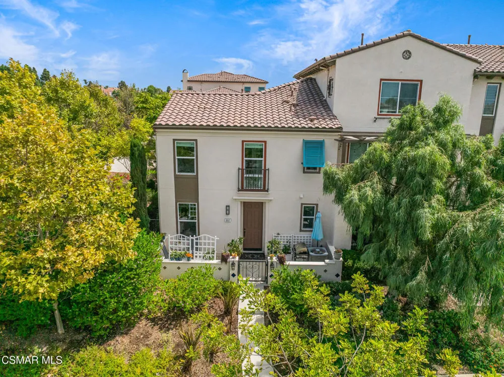 697 Camino Tierra Santa Camarillo, CA 93010
