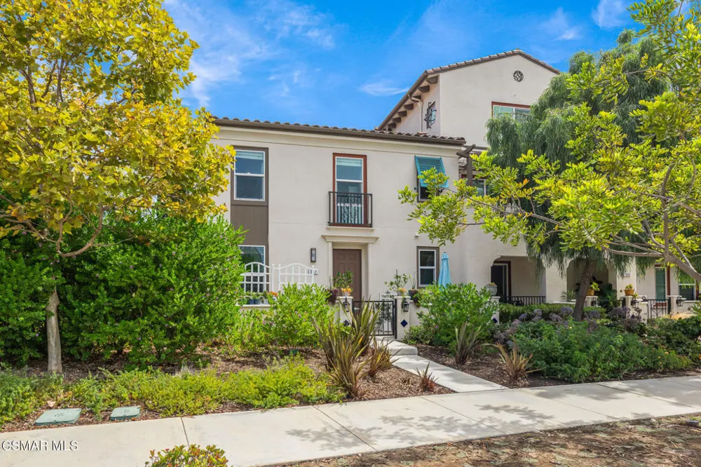697 Camino Tierra Santa Camarillo, CA 93010