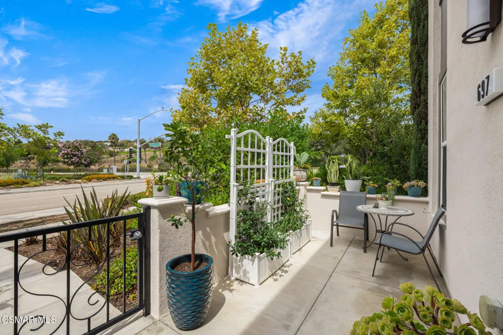 697 Camino Tierra Santa Camarillo, CA 93010