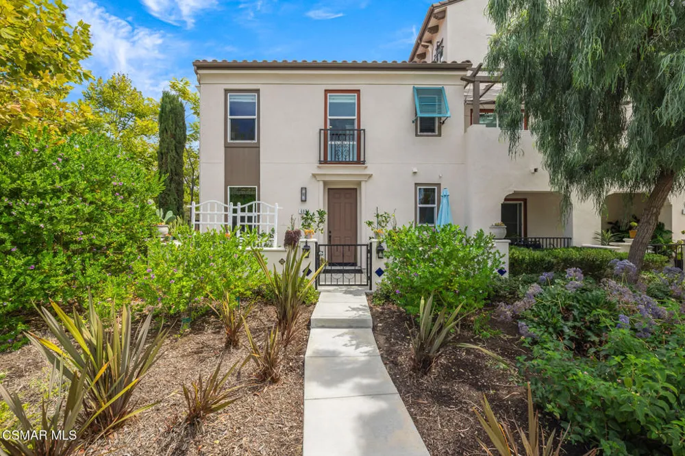 697 Camino Tierra Santa Camarillo, CA 93010