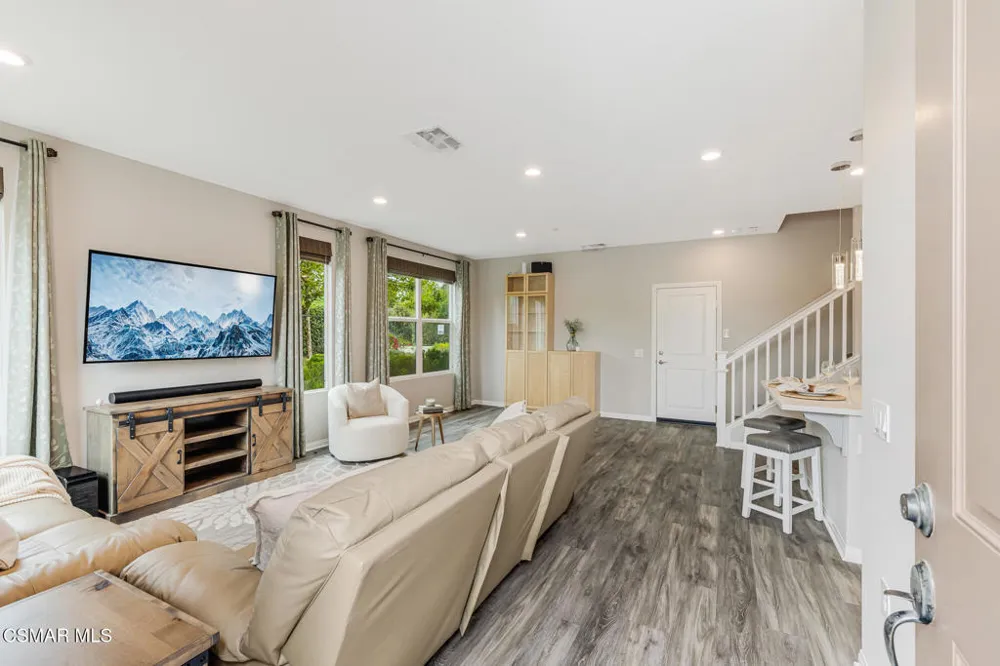 697 Camino Tierra Santa Camarillo, CA 93010