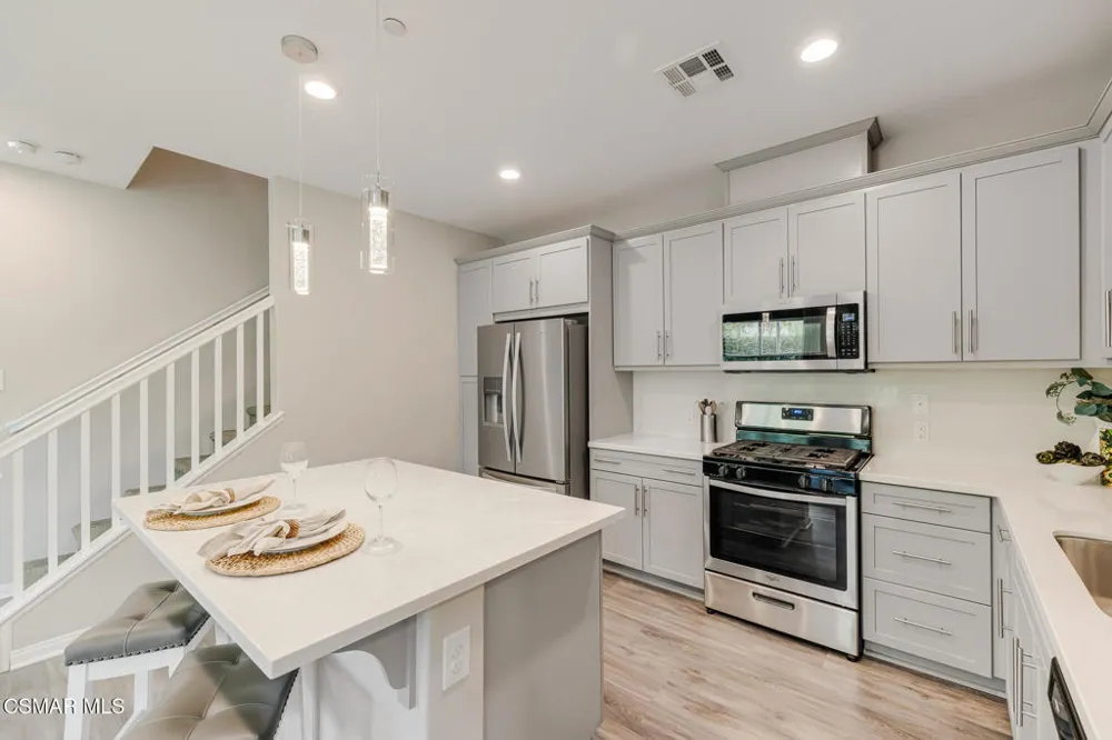 697 Camino Tierra Santa Camarillo, CA 93010