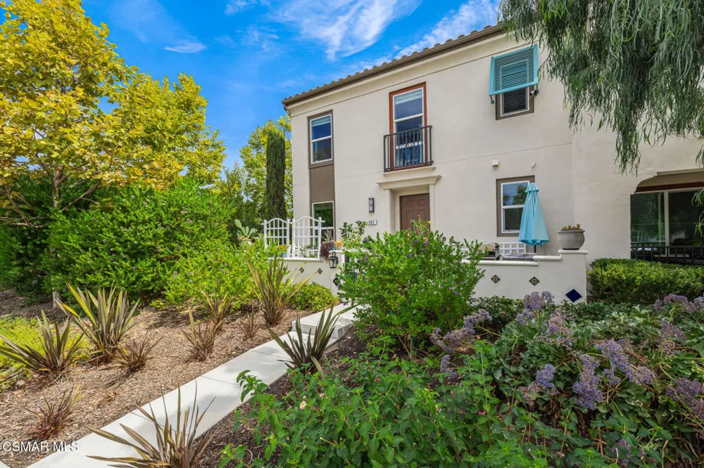 697 Camino Tierra Santa Camarillo, CA 93010