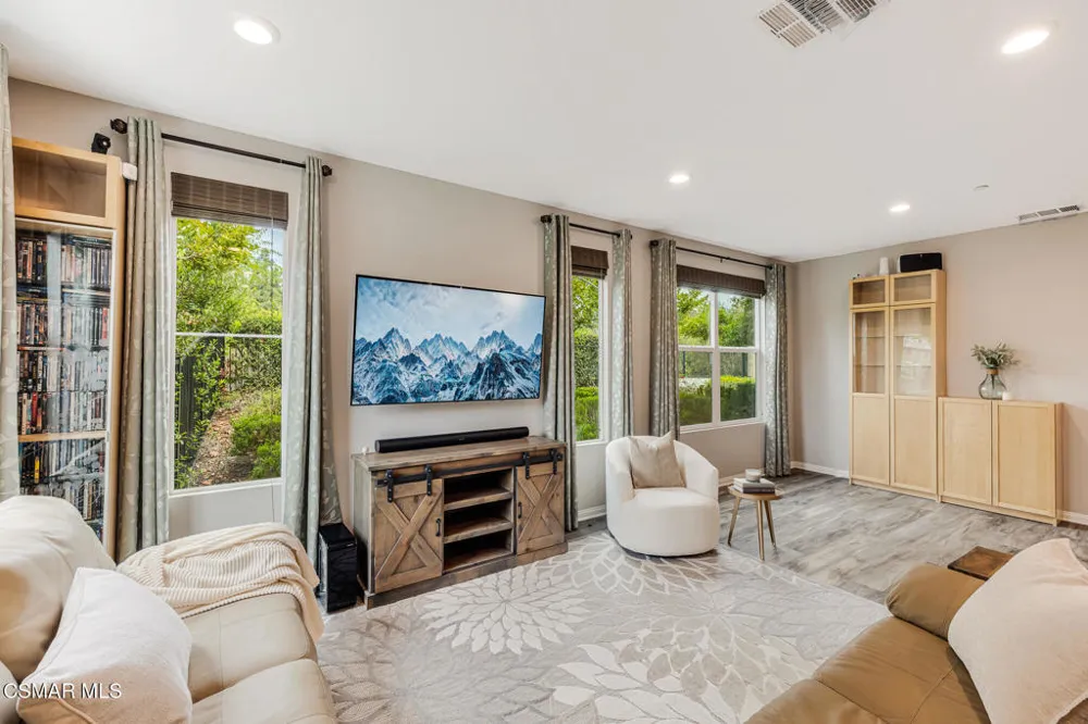 697 Camino Tierra Santa Camarillo, CA 93010