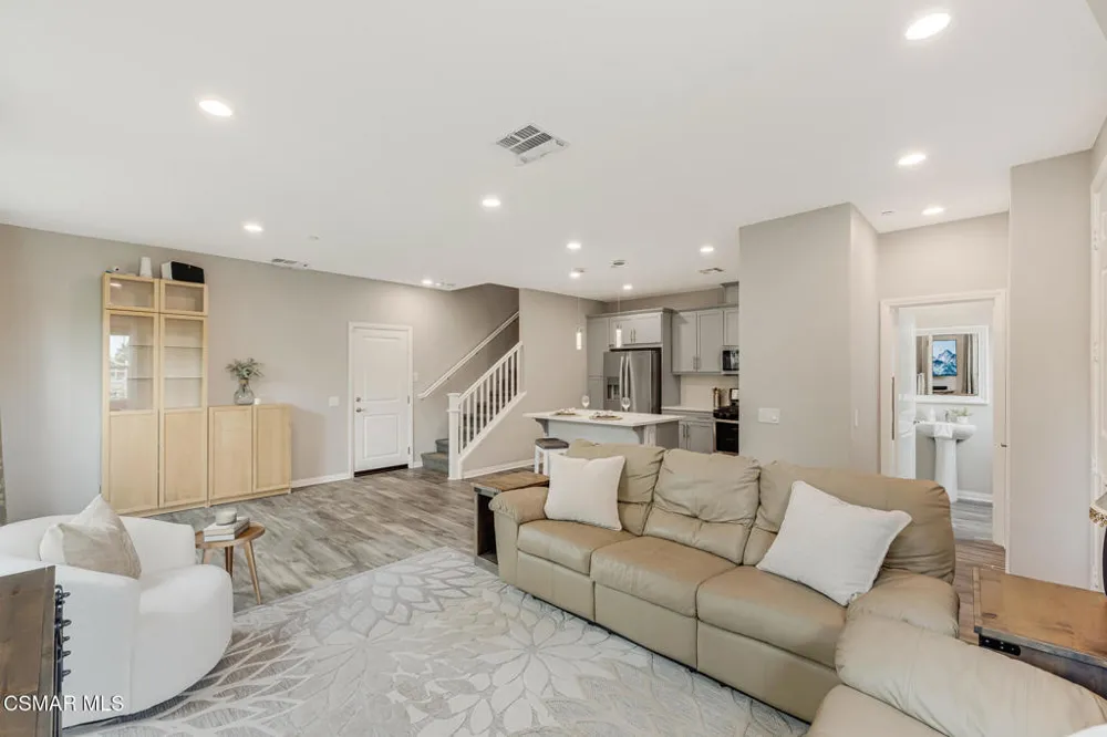 697 Camino Tierra Santa Camarillo, CA 93010