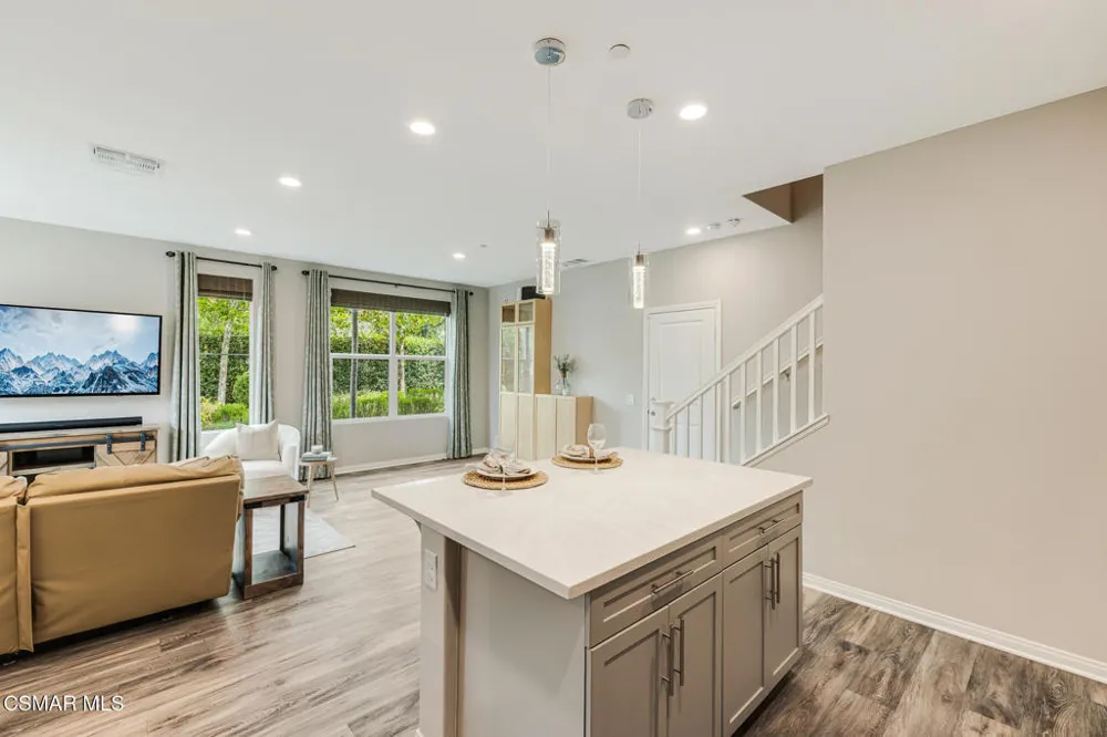 697 Camino Tierra Santa Camarillo, CA 93010