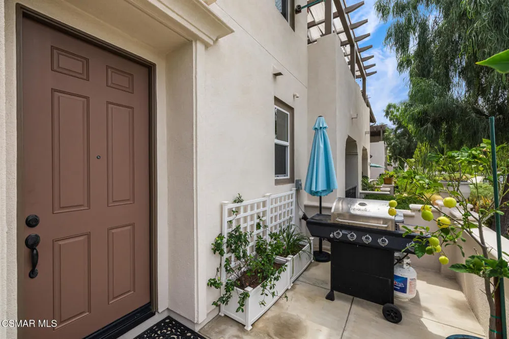 697 Camino Tierra Santa Camarillo, CA 93010