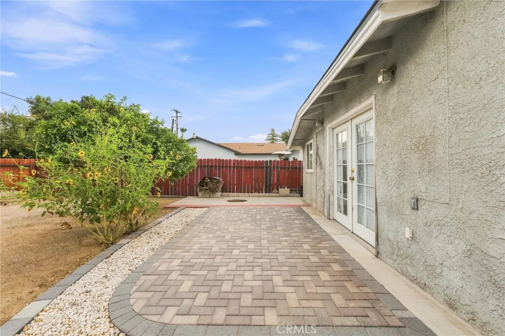 831 W George Banning, CA 92220